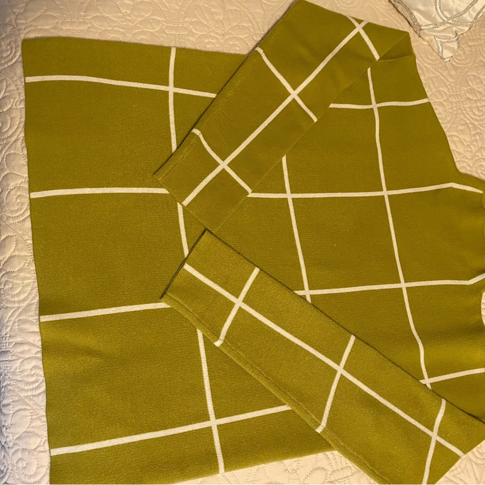 Sweater - Picture 2 of 3